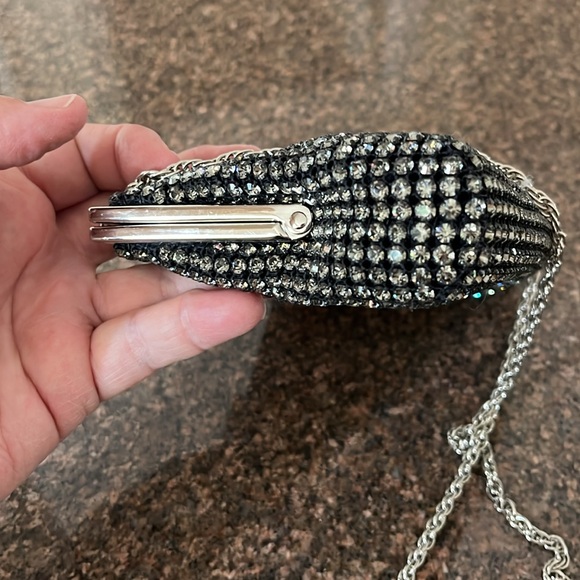 JOHANN BECKER GERMANY LADIES SILVER CRYSTAL CLUTCH CHAIN BAG-GORGEOUS